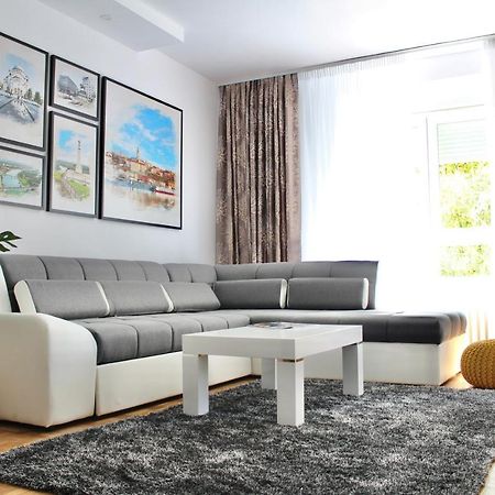 Ramonda - New Belgrade Appartement Buitenkant foto