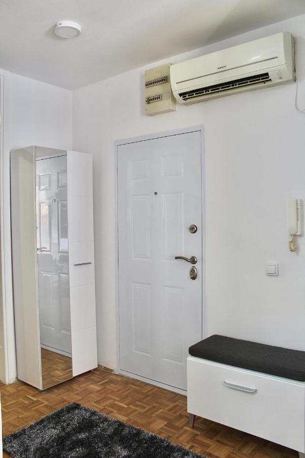 Ramonda - New Belgrade Appartement Buitenkant foto