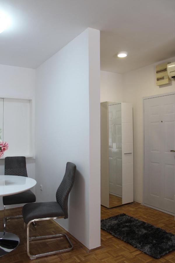 Ramonda - New Belgrade Appartement Buitenkant foto